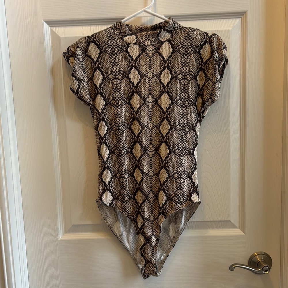 Animal print short sleeved body suit - Picture 1 of 15